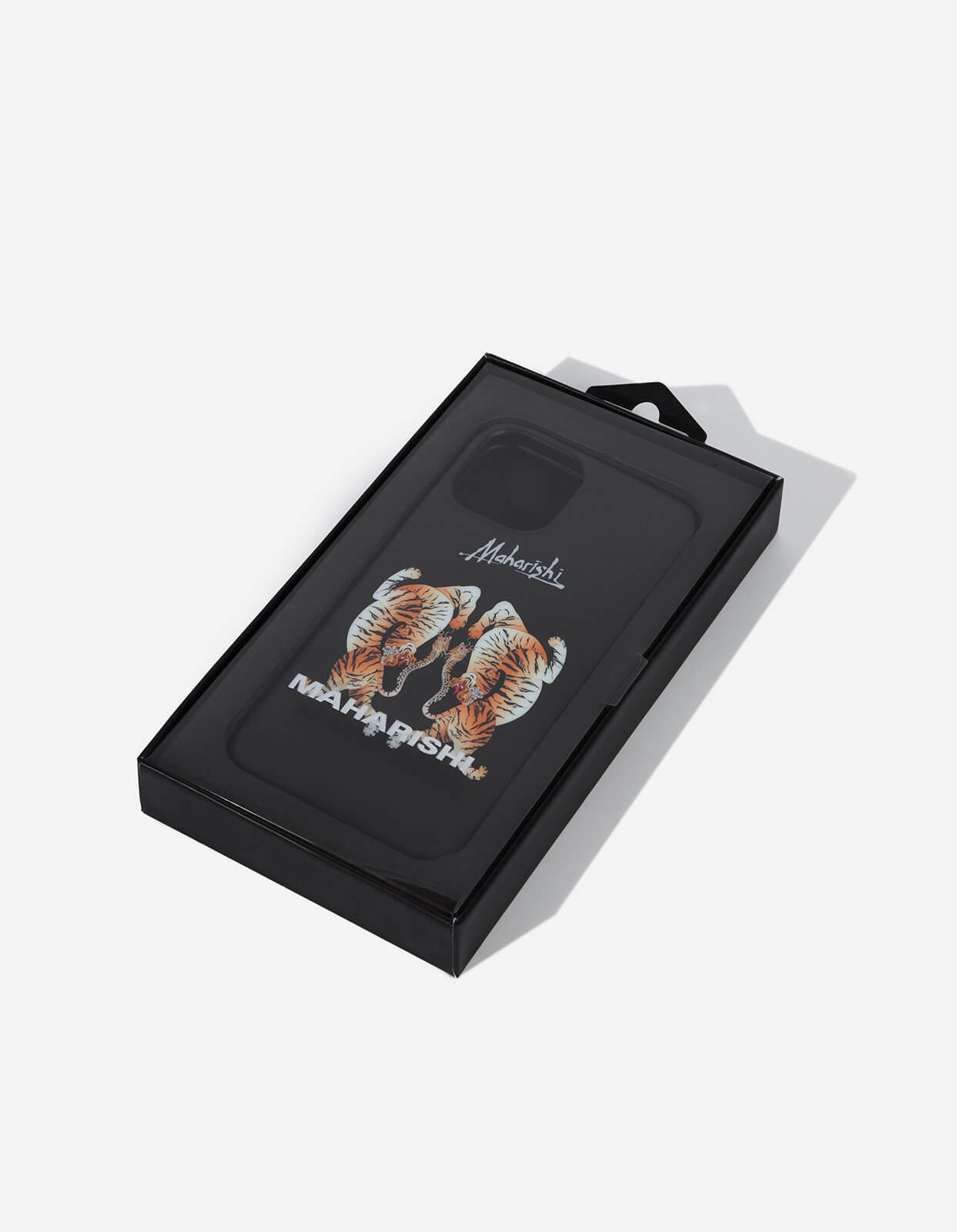 ss21_9383-in-mold-iphone-12-12-pro-case-heart-of-tigers_black_40